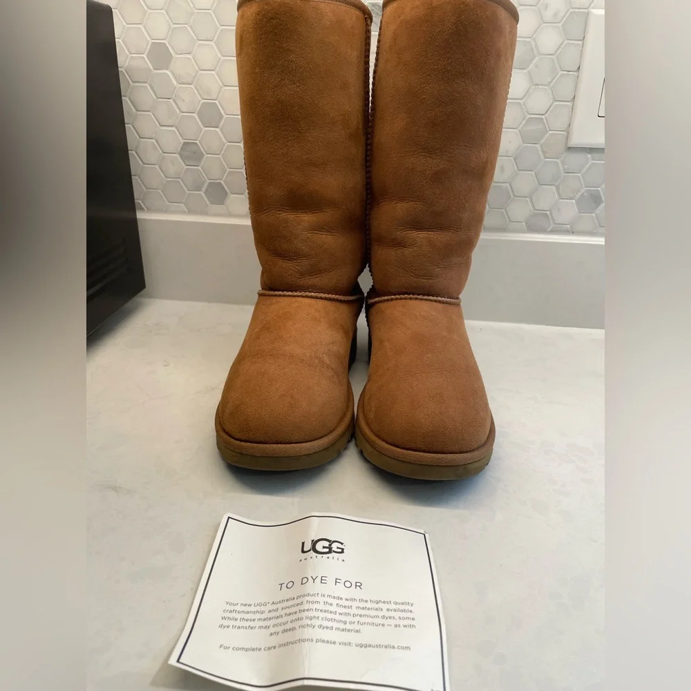 UGG Australia Chestnut Brown Suede Classic‎ Tall Boots Kids 4 youth